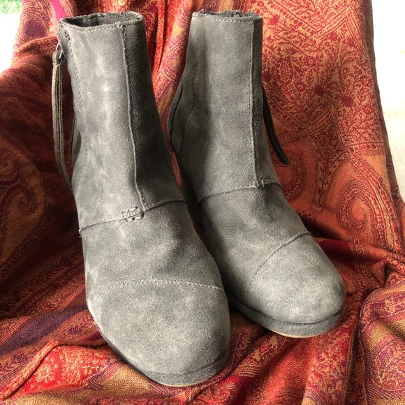 TOMS GREY SUEDE WEDGE HEEL BOOTIES SZ 7.5 - Picture 1 of 10